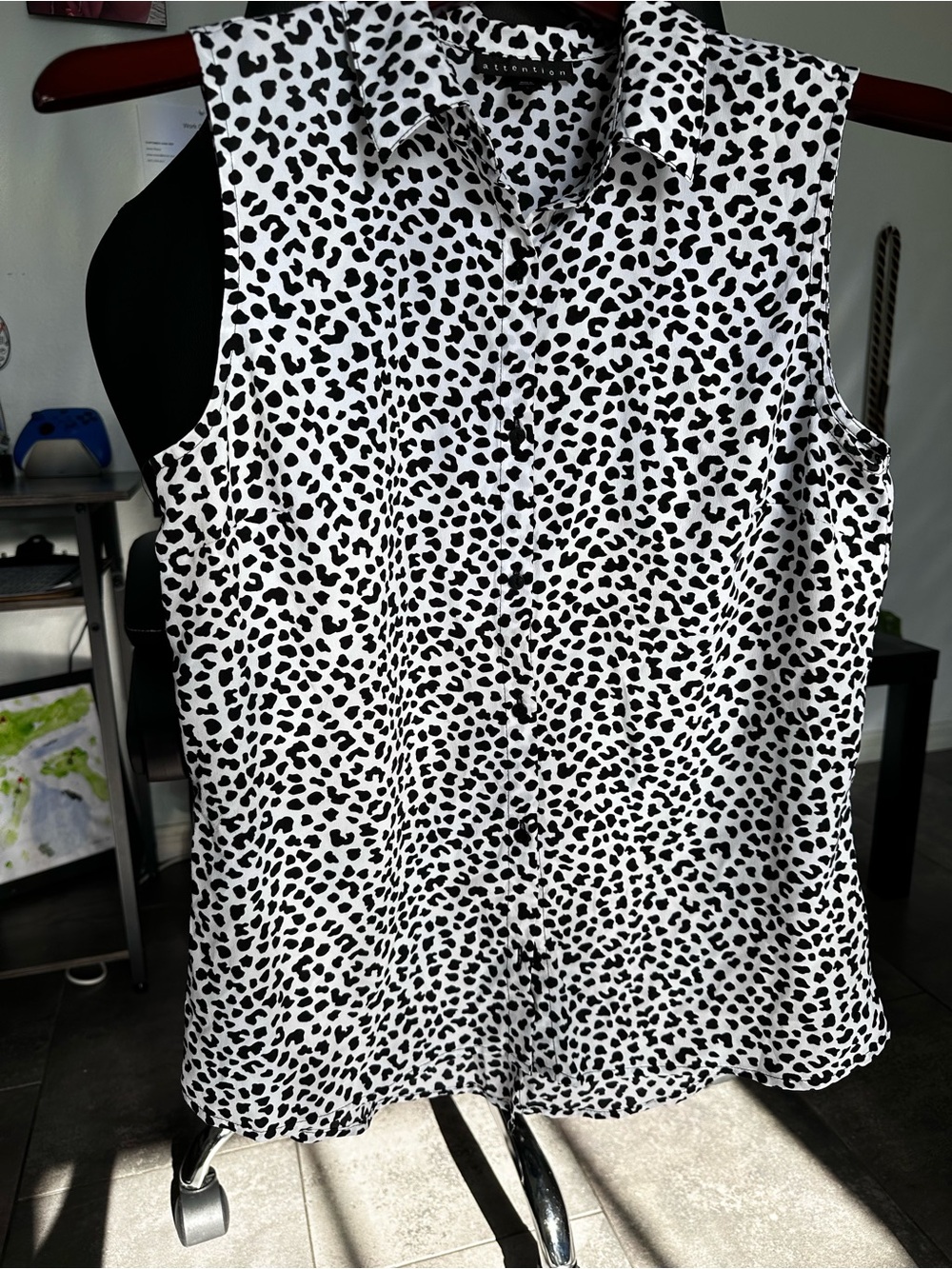 Attention Leopard Print Sleeveless Button Down Blouse Large